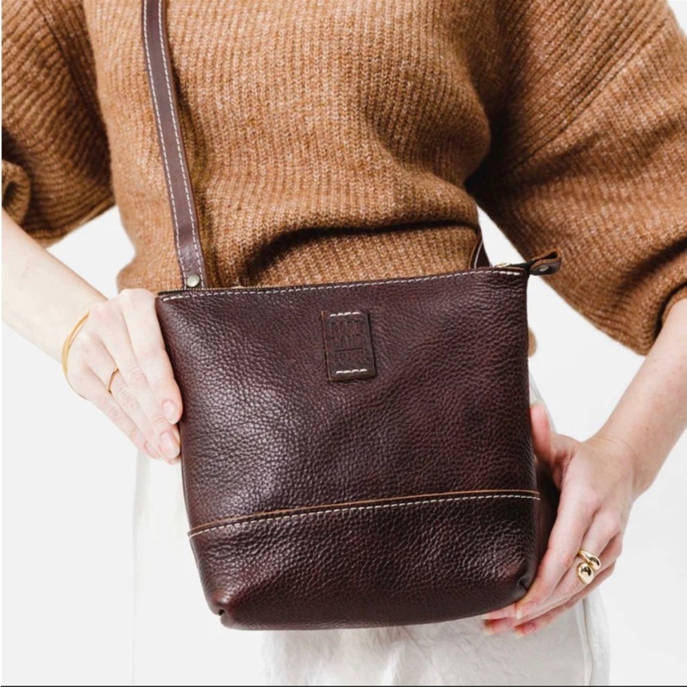 Luxurious NEW Portland Leather Festival Crossbody bag in Coldbrew! - Picture 2 of 4